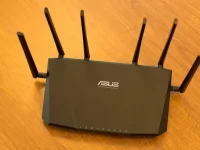 設(shè)置路由器需要插網(wǎng)線嗎？需要根據(jù)具體型號(hào)和網(wǎng)絡(luò)環(huán)境決定。-路由網(wǎng)